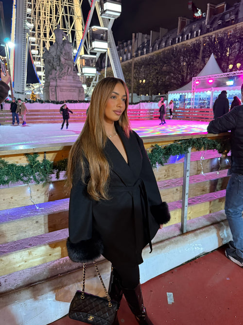 Manteau Nouama à ceinture et fourrure aux manches