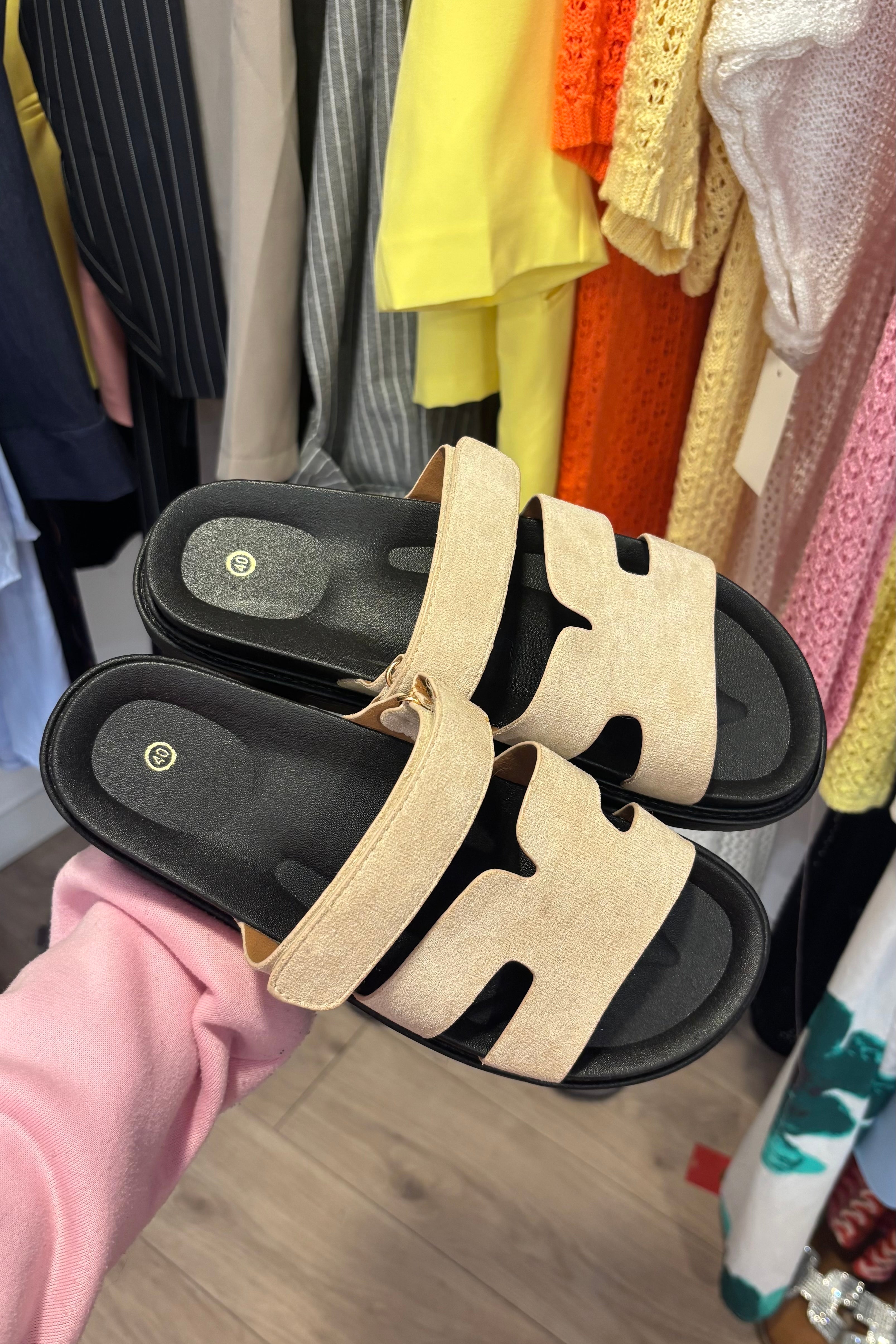 7B54B4BF-E5FC-46E0-B356-3870CC16DFE7.jpg