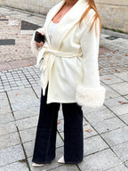 Manteau Nouama à ceinture et fourrure aux manches